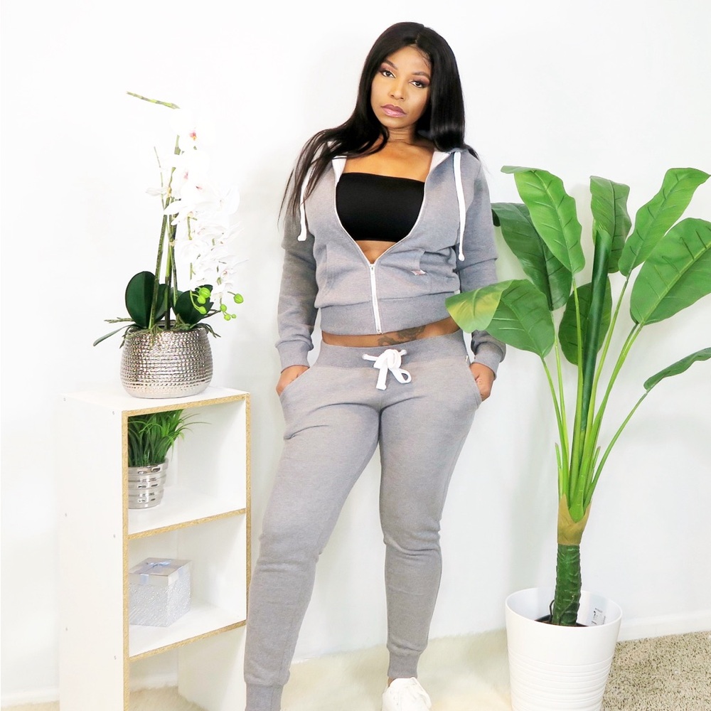 Women’s Gray Zip Hoodie & Jogger Set - Casual Two-Piece Sweat Set